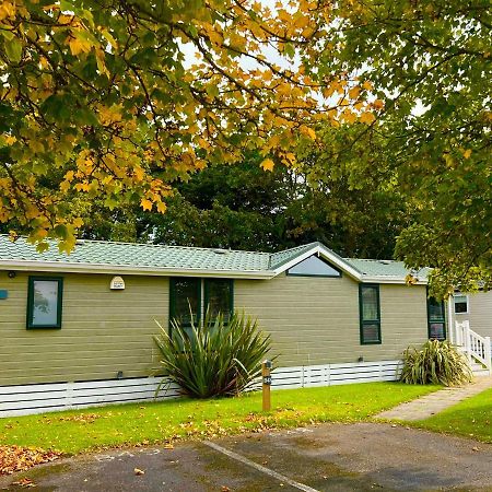 Jungle Lodge Лимингтон Экстерьер фото
