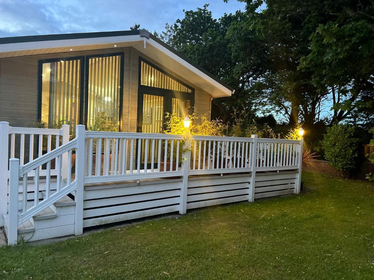 Jungle Lodge Лимингтон Экстерьер фото