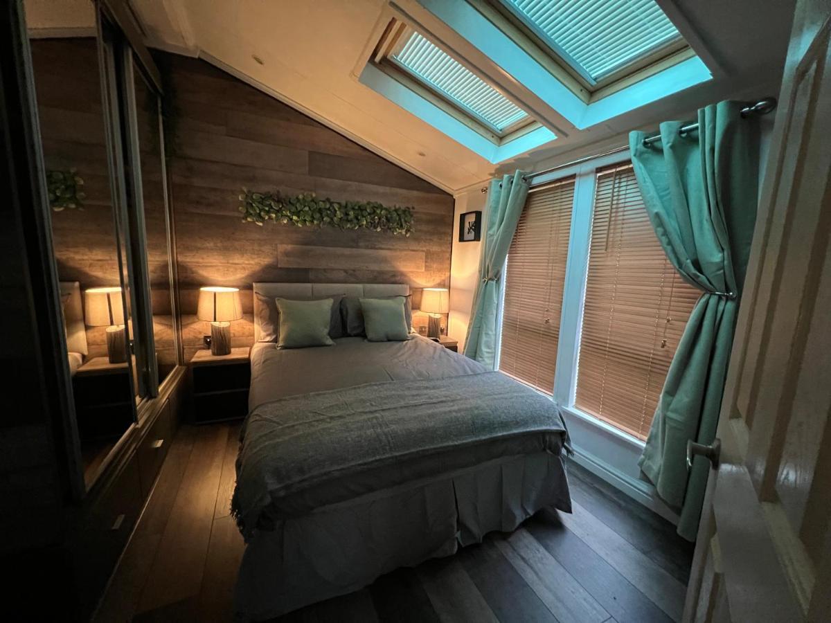Jungle Lodge Лимингтон Экстерьер фото