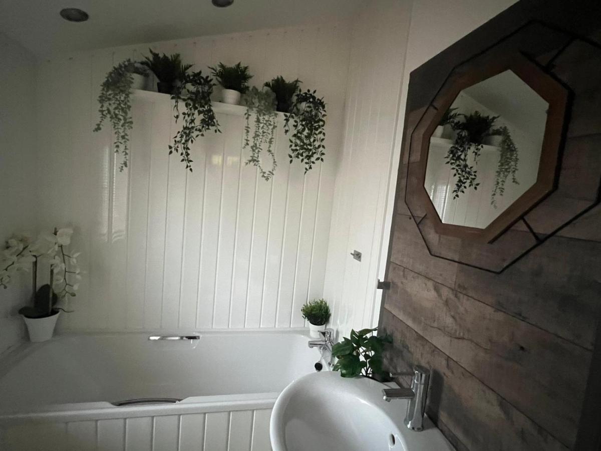 Jungle Lodge Лимингтон Экстерьер фото